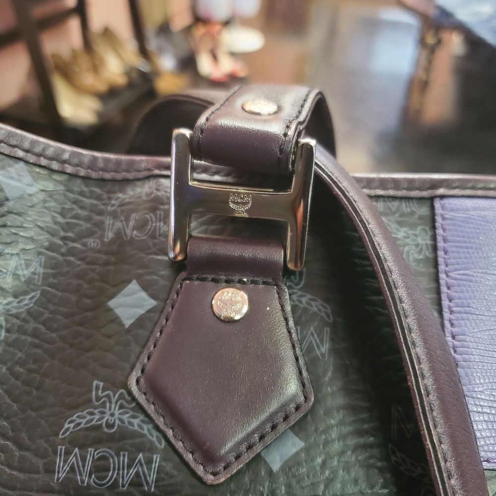 MCM Visetos Tote - Picture 3 of 7